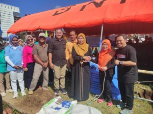 Doc.Keluarga Besar Bakrie melalui program “Kurban untuk Negeri” menyalurkan 8 ekor sapi kurban—satu di antaranya berbobot hingga 1,4 ton—di Lapangan Desa Darma, Kecamatan Darma (Foto Dokumentasi: MI)
