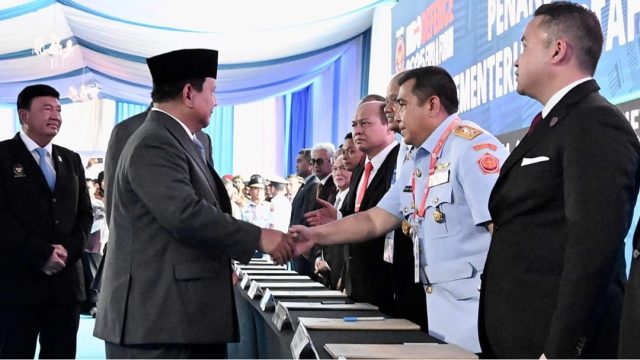 Doc. Presiden Bersalaman prabowo