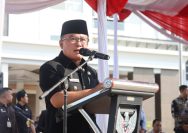 Doc. Bupati mengajak seluruh aparatur yang baru dilantik untuk menjadi agen perubahan di tengah masyarakat. Ia menekankan pentingnya membangun profesionalisme dengan tiga fondasi utama, yaitu pengetahuan (knowledge), keterampilan (skill), dan sikap (attitude).