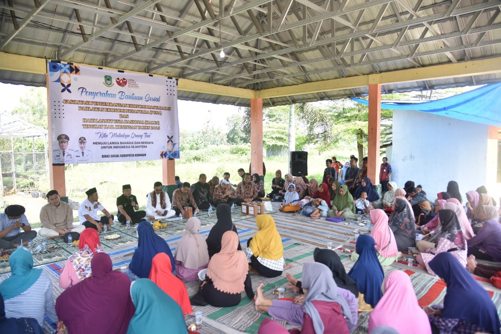 Doc. Penyerahan Bantuan Oleh Bupati Kuningan
