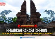 Doc. Gerbang khas arsitektur Cirebon berdiri megah sebagai saksi bisu sejarah panjang percampuran budaya di pesisir utara Jawa. Bahasa Cirebon lahir dari percampuran sembilan suku yang mendiami wilayah Caruban (Cirebon) pada masa awal, menjadikannya unik dan berbeda dari bahasa Jawa maupun Sunda. (Foto Dokumentasi: sandiwartanews.com).