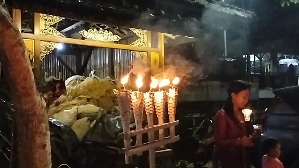 Doc . Masyarakat, dan Camat Cigugur. Turut hadir dan menjadi pusat perhatian adalah Abah Subrata, Sesepuh Paseban Tri Panca