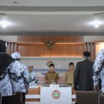 Suasana penuh khidmat dan semangat kebersamaan menyelimuti Gedung PGRI Kuningan