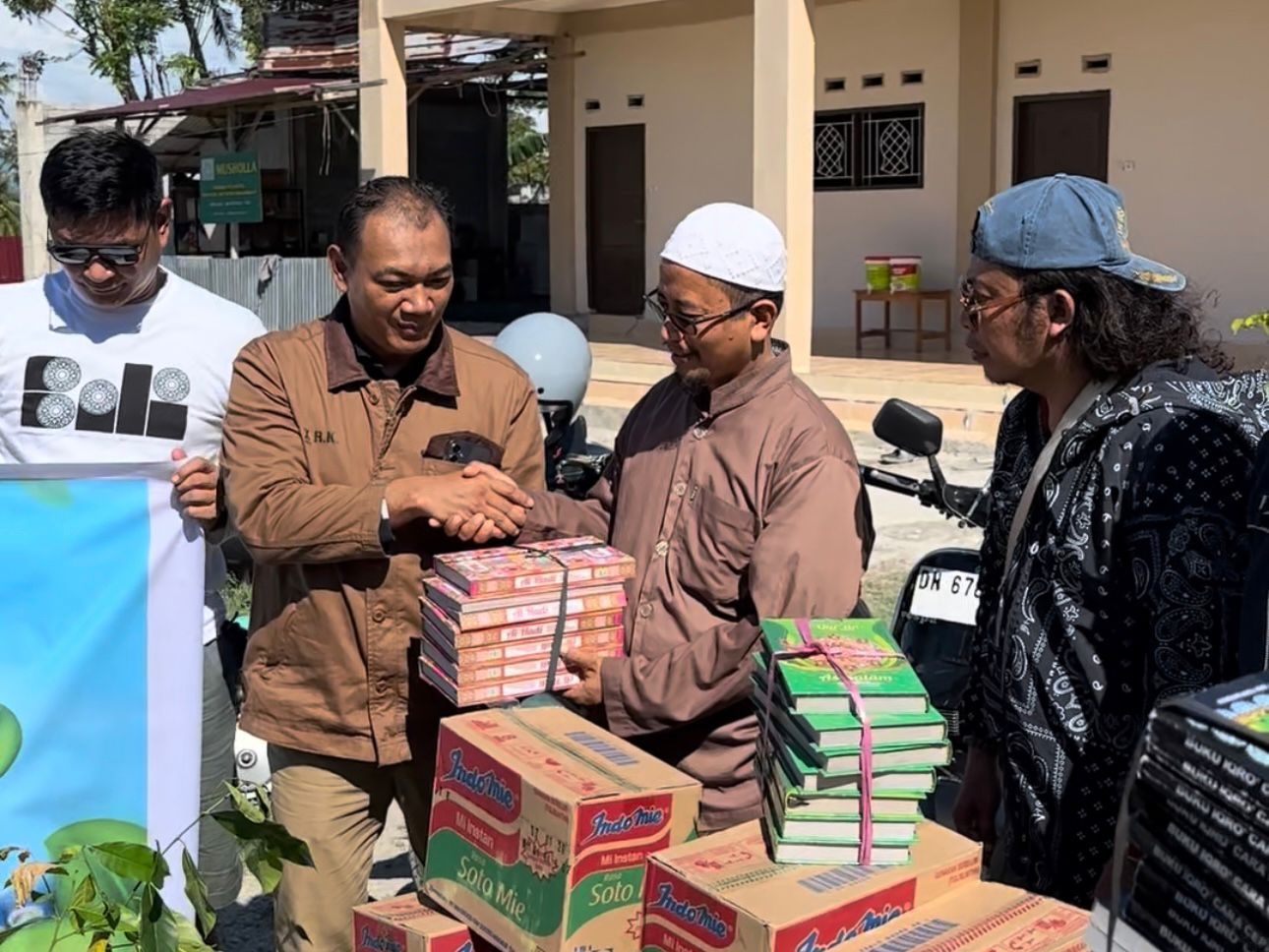 Doc. Ratusan penggemar Vespa di Sulawesi Tengah baru saja menunjukkan bahwa hobi bisa berjalan seiring dengan misi kemanusiaan dan kepedulian lingkungan. Melalui gelaran Bhayangkara Vespa Nambaso Seri I yang sukses diselenggarakan pada Minggu