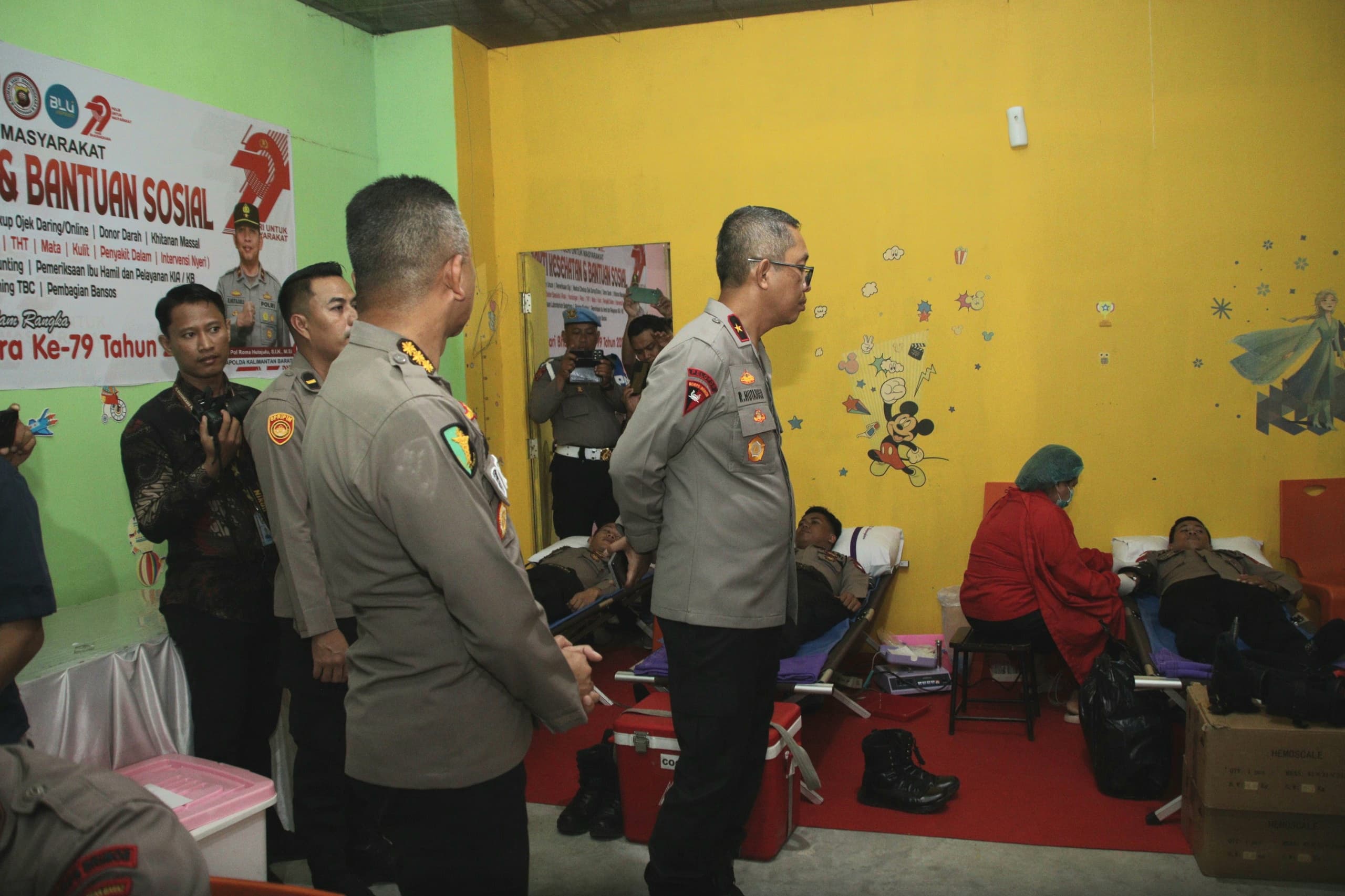 Doc.Kepedulian terhadap kesehatan masyarakat kembali ditunjukkan oleh Kepolisian Daerah Kalimantan Barat (Polda Kalbar) melalui gelaran Bakti Kesehatan Polri yang komprehensif. Kegiatan ini, yang merupakan bagian tak terpisahkan dari rangkaian peringatan Hari Bhayangkara ke-79 Tahun