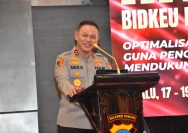 Doc, Kepolisian Daerah Sulawesi Tengah (Polda Sulteng) kembali mengukir prestasi gemilang dalam pengelolaan keuangan. Lima personel Polda Sulteng menerima penghargaan langsung dari Kapolri Jenderal Pol Drs. Listyo Sigit Prabowo, M.Si. atas capaian Indikator Kinerja Pelaksanaan Anggaran (IKPA) sempurna tahun anggaran 2024. Kabar membanggakan ini diungkapkan oleh Kapolda Sulteng Irjen Pol Dr. Agus Nugroho, S.I.K., S.H., M.H., dalam sambutan pembukaan Rapat Kerja Teknis (Rakernis) Keuangan Polda Sulteng tahun 2025.