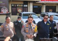 Doc. Dalam waktu kurang dari 2x24 jam, Polda Bali dan Polres Badung berhasil mengungkap misteri penembakan yang menewaskan satu Warga Negara Asing (WNA) asal Australia dan melukai satu lainnya. Tiga WNA Australia yang diduga sebagai pelaku kini telah diamankan dan sedang menjalani pemeriksaan intensif di Mapolres Badung