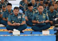 Doc. Menjelang pergantian Tahun Baru Islam 1447 Hijriah, Komando Armada (Koarmada) III menunjukkan komitmennya dalam memperkuat spiritualitas prajurit dengan menggelar kegiatan kausri (tausiah/ibadah) secara serentak dan lintas agama. Acara yang terhubung melalui video konferensi (vicon) ini menjadi simbol semangat perubahan dan ajakan untuk memperbaiki diri bagi seluruh prajurit dan keluarga besar TNI Angkatan Laut di bawah Koarmada III. Koarmada III melaksanakan kegiatan kausri tausiah keagamaan untuk umat Islam.