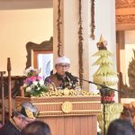 Doc. Ribuan pasang mata tumpah ruah di halaman Gedung Paseban Cagur, Cigugur, Kuningan, pada Kamis (19/06) pagi, menjadi saksi puncak kemuliaan budaya Sunda dalam perayaan sakral Seren Taun 1958 Saka Sunda. Di tengah semilir angin pagi yang menyapu lembah Gunung Ciremai, momentum ini tak hanya sekadar pesta budaya, melainkan sebuah ungkapan syukur spiritual yang khidmat dan sarat makna, terlebih dalam suasana duka atas berpulangnya tokoh spiritual karismatik (Alm.) Pangeran Djatikusumah Maniswara Tedjabuwana Alibassa.