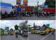 Doc. Ratusan sopir truk logistik yang tergabung dalam Sopir Logistik Salatiga Raya melumpuhkan jalur vital Semarang-Solo, tepatnya di perempatan Terminal Tingkir dan Jalan Lingkar Selatan (JLS) Salatiga, Jawa Tengah, pada Kamis (19/6/2025). Aksi blokade jalan ini dipicu oleh kekhawatiran dan kekecewaan mendalam para sopir terhadap rencana pemerintah menerapkan sanksi pidana penjara bagi pelanggaran truk Over Dimension Over Load (ODOL). Kelumpuhan arus lalu lintas selama berjam-jam ini menjadi manifestasi dari tuntutan para sopir agar pemerintah meninjau ulang kebijakan yang dinilai tidak realistis dan memberatkan mereka.