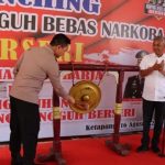 Doc. Sebuah inisiatif berani yang digulirkan di Kelurahan Sukaharja, Kecamatan Delta Pawan, Kabupaten Ketapang, kini menuai pujian luas. Program "Kampung Bebas dari Narkoba" yang diluncurkan pada Agustus 2023 silam, telah terbukti berhasil menciptakan lingkungan yang lebih aman dan bebas dari cengkeraman barang haram tersebut. Keberhasilan ini tidak hanya dirasakan oleh aparat penegak hukum, tetapi juga oleh masyarakat luas yang kini mendambakan kelanjutan program tersebut.