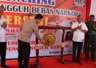 Doc. Sebuah inisiatif berani yang digulirkan di Kelurahan Sukaharja, Kecamatan Delta Pawan, Kabupaten Ketapang, kini menuai pujian luas. Program "Kampung Bebas dari Narkoba" yang diluncurkan pada Agustus 2023 silam, telah terbukti berhasil menciptakan lingkungan yang lebih aman dan bebas dari cengkeraman barang haram tersebut. Keberhasilan ini tidak hanya dirasakan oleh aparat penegak hukum, tetapi juga oleh masyarakat luas yang kini mendambakan kelanjutan program tersebut.