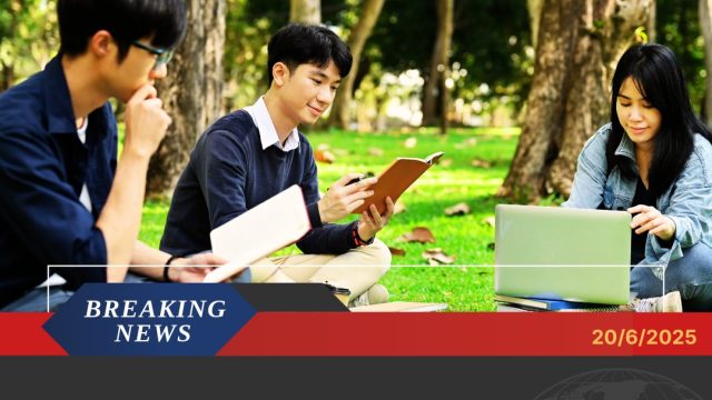 Doc. Sekelompok pemuda terlihat sedang berdiskusi dan belajar bersama di ruang terbuka hijau. Ilustrasi ini merepresentasikan semangat kolaborasi, literasi, dan keterlibatan generasi muda dalam membangun masa depan yang lebih baik, termasuk peran mereka dalam kemajuan desa. Catatan: Gambar ini hanya bersifat ilustrasi dan tidak dimaksudkan untuk menggambarkan situasi, lokasi, maupun kondisi aktual di manapun. Ilustrasi ini digunakan semata-mata untuk memperkuat pesan visual dalam editorial. (Doc: sandiwartanews.com).