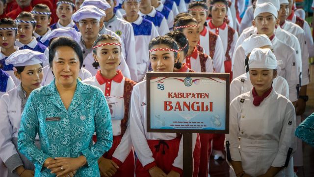 Doc. Partisipasi Bangli dalam HKG PKK ke-53 ini bukan hanya sekadar mengikuti lomba, tetapi juga merupakan manifestasi nyata dari semangat gotong royong, kreativitas, dan komitmen terhadap kesehatan serta ketahanan pangan lokal. Melalui setiap gerakan senam dan setiap hidangan yang disajikan, Bangli telah menunjukkan bahwa mereka siap menjadi bagian terdepan dalam mewujudkan Bali yang lebih sehat, mandiri, dan berbudaya, sesuai dengan semangat Nangun Sat Kerthi Loka Bali bangli