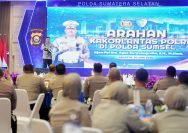 Doc. Kedatangan Kakorlantas disambut hangat oleh jajaran Direktorat Lalu Lintas (Ditlantas) Polda Sumsel, dipimpin oleh Dirlantas Polda Sumsel. Suasana pertemuan yang penuh keakraban namun tetap fokus pada tujuan utama, yakni peningkatan kualitas pelayanan dan penegakan hukum di bidang lalu lintas, terasa kental sejak awal. Evaluasi Kinerja yang Mendalam: Fondasi Kamtibcarlantas yang Kokoh