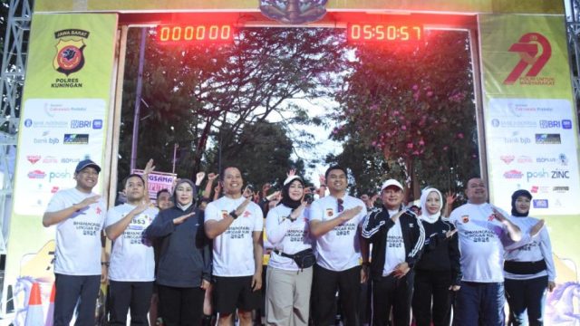 Doc. Langit Kuningan pada Minggu pagi (21/06/2025) berseri cerah, seolah ikut merayakan semarak peringatan Hari Bhayangkara ke-79. Di area terbuka Pandapa Paramarta Bhayangkara