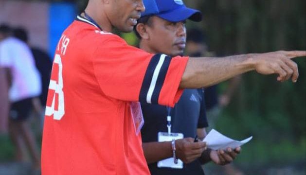 Doc. Di tengah hiruk pikuk persiapan Piala Dunia 2026 dan semangat sepak bola yang membara, Kabupaten Halmahera Selatan memiliki cerita inspiratifnya sendiri. Sekolah Sepak Bola (SSB) Mandaong United potp : sulfi
