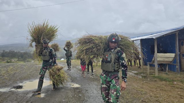 Doc. kampungnya. Kehadiran TNI di sini bukan sebagai pasukan asing, melainkan sebagai bagian tak terpisahkan dari denyut nadi kehidupan masyarakat.
