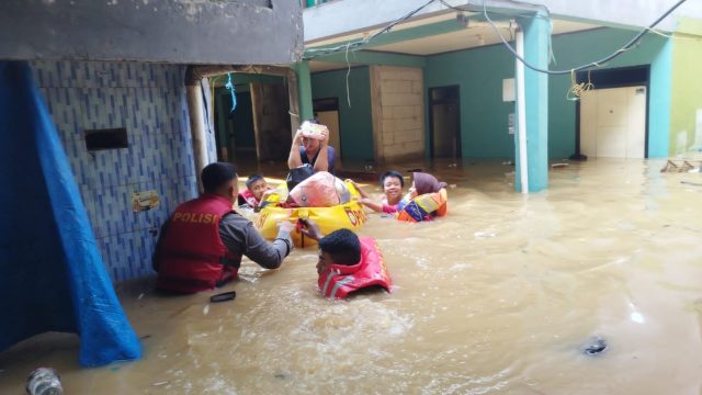 Evakuasi Banjair Kebon Pala