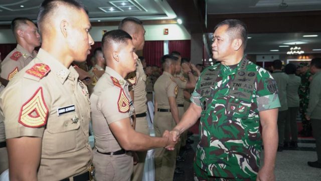 Jenderal Maruli Simanjuntak memberikan pembekalan kepada Taruna Akmil Tingkat III dan IV di Akademi Militer Magelang, 9 Juli 2025