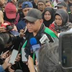 salah satu perwakilan aksi ojol, memberikan keterangan kepada media usai pertemuan di DPR RI { 17/9/2025 }