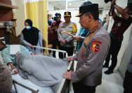 Kapolri Listyo Sigit Jenguk Korban Ledakan SMAN 72 Pastikan Pemulihan  Berjalan Optimal