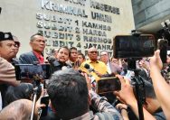 Roy Suryo Datangi Polda Metro Tegaskan Siap Diperiksa Ingatkan Prabowo Jangan Ulangi ‘Dosa Lama’ Rezim Terdahulu