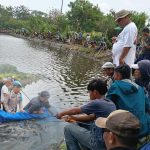 Kapolres Serang Tebar Ribuan Ikan Pemancing Antusias