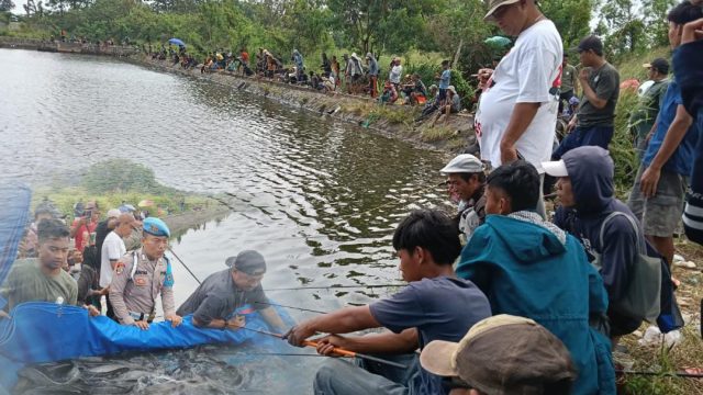 Kapolres Serang Tebar Ribuan Ikan Pemancing Antusias