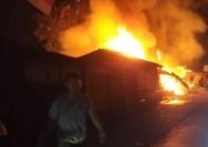 6 Kios di Kibin Ludes Terbakar Damkar–Polsek Bergerak Cepat Padamkan Api