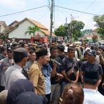 Cihideung Hilir: Gelombang Aksi Warga, Dana Desa Dipertanyakan hingga Kuwu Minta Mundur