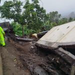 Hujan Deras Gerus Toilet SDN 2 Batur, Polsek Kintamani Lakukan Pengecekan