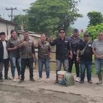 Ketua FWJ Indonesia Turun Langsung Perbaiki Jalan Rusak di Desa Kertamukti, Wujud Nyata Peran Sosial Wartawan