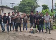 Ketua FWJ Indonesia Turun Langsung Perbaiki Jalan Rusak di Desa Kertamukti, Wujud Nyata Peran Sosial Wartawan