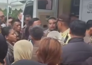 Ratusan Warga Protes di Balai Kota Bogor Usai Gagal Dapat Kupon Penukaran Uang Baru