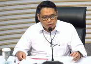 Doc. Deputi Penindakan dan Eksekusi KPK, Asep Guntur Rahayu, menyampaikan keterangan pers terkait operasi tangkap tangan dugaan korupsi di lingkungan Pemerintah Kabupaten Cilacap, di Gedung Merah Putih KPK, Jakarta, Sabtu (14/3/2026). (Sumber Foto: KPK).