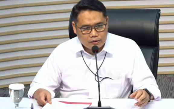 Doc. Deputi Penindakan dan Eksekusi KPK, Asep Guntur Rahayu, menyampaikan keterangan pers terkait operasi tangkap tangan dugaan korupsi di lingkungan Pemerintah Kabupaten Cilacap, di Gedung Merah Putih KPK, Jakarta, Sabtu (14/3/2026). (Sumber Foto: KPK).