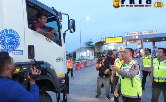 Kakorlantas Tindak Tegas Truk Sumbu Tiga di Tol Pejagan, Arus Balik Diprioritaskan
