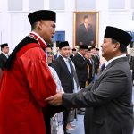 Presiden Prabowo Lantik Hakim MK Pimpinan Ombudsman dan Dubes RI