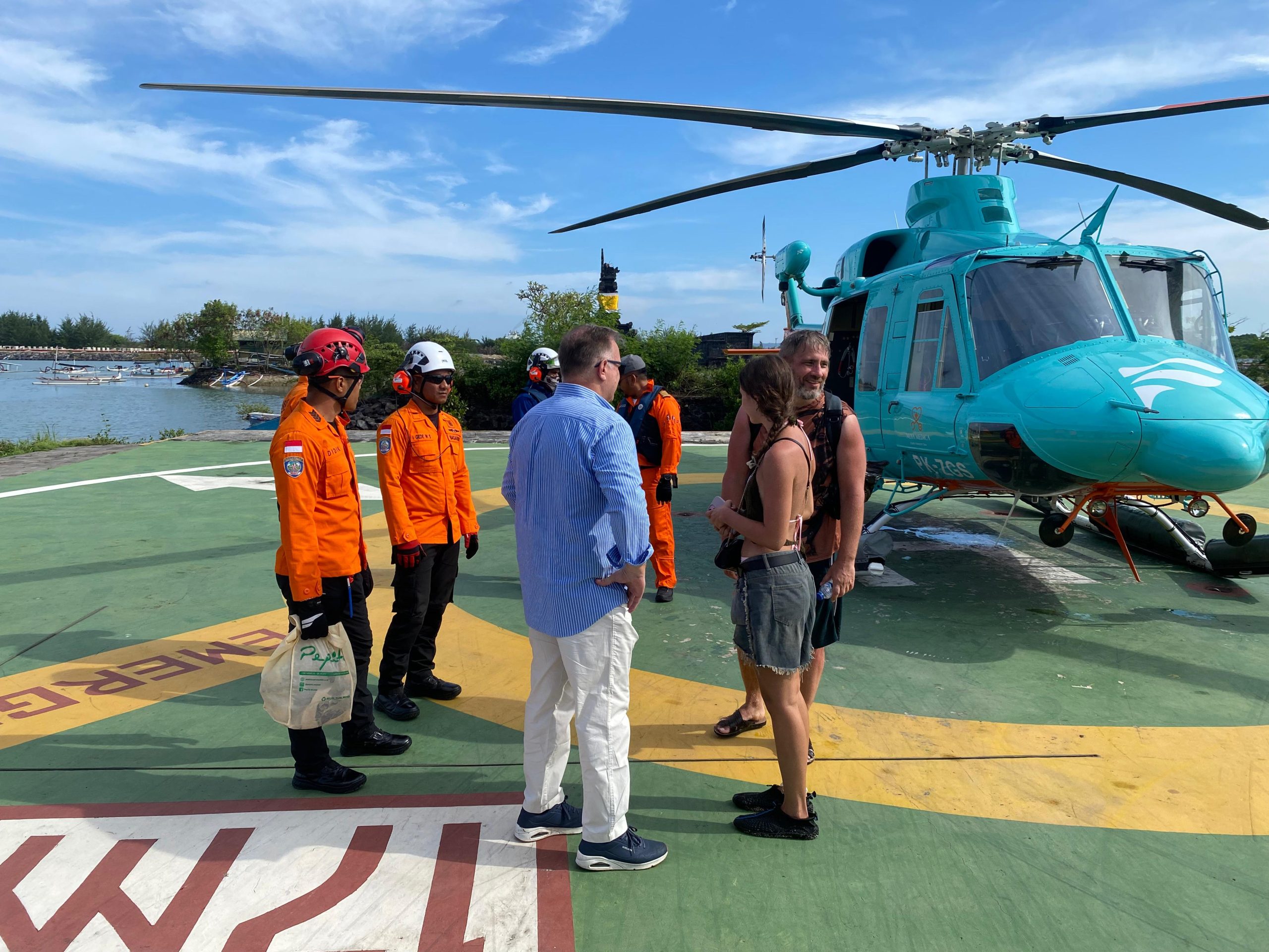 Evakuasi Cepat di Pecatu 2 WNA Rusia Diselamatkan dari Bawah Tebing