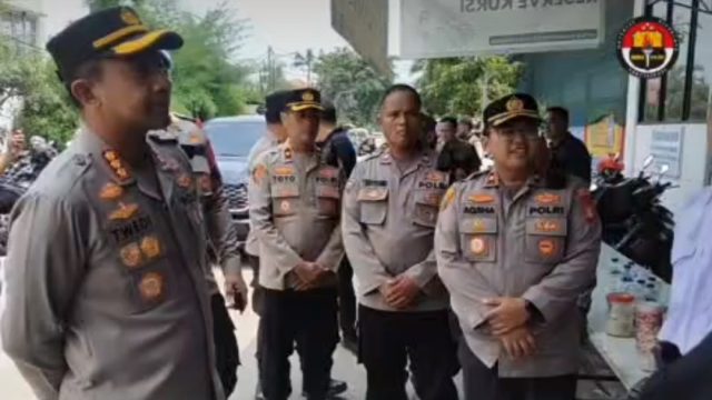 Pengamanan Paskah, Kapolsek Kebon Jeruk Kompol Nur Aqsha Dampingi Kapolres Cek Langsung Gereja St Andreas