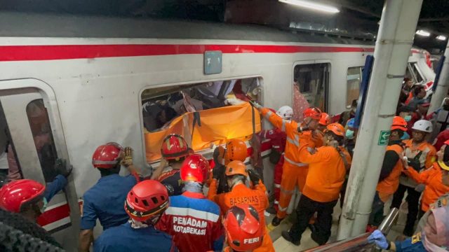 15 Meninggal Kecelakaan Kereta Bekasi Timur 10 Korban Teridentifikasi
