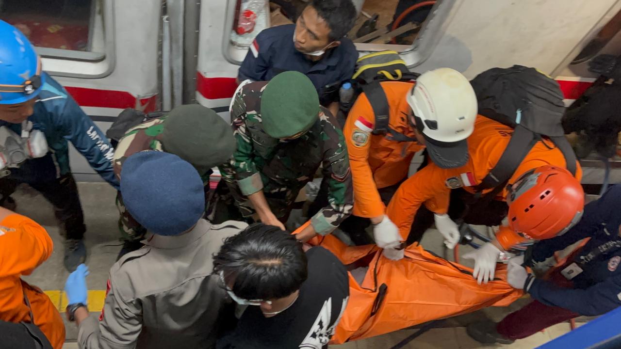 15 Meninggal Kecelakaan Kereta Bekasi Timur 10 Korban Teridentifikasi
