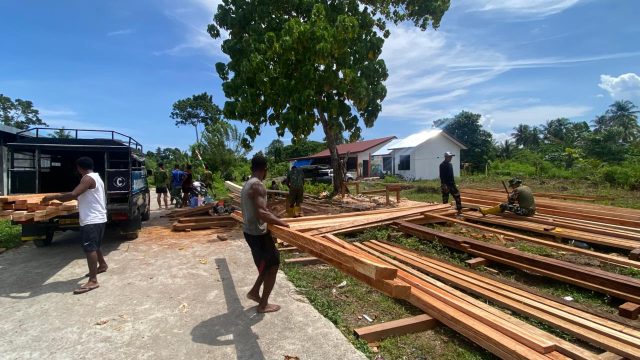 TMMD Ke-128 Manokwari Material Datang Pembangunan Digenjot