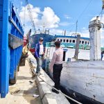 Patroli Dialogis di Pelabuhan, Polisi Ajak Buruh Kapal Jaga Kamtibmas