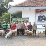 Polres Probolinggo Kota Distribusikan 43 Hewan Kurban untuk Warga dan Pondok Pesantren