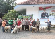 Polres Probolinggo Kota Distribusikan 43 Hewan Kurban untuk Warga dan Pondok Pesantren