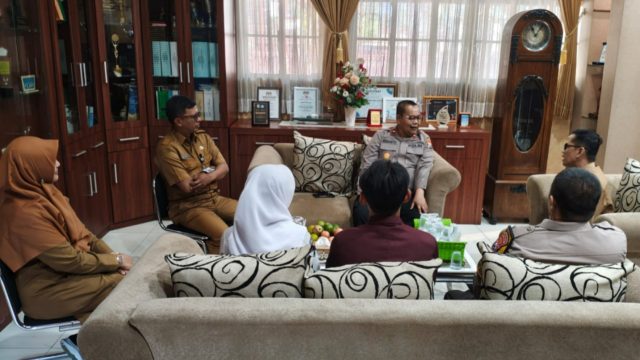 Kapolsek Klojen Perkuat Sinergi dengan Dunia Pendidikan Melalui Kunjungan ke SMAN 4 Malang