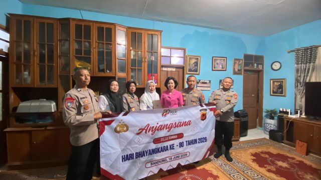 Sambut Hari Bhayangkara ke-80, Polda Jabar Gelar Anjangsana ke Keluarga Almarhum Aiptu (Anumerta) Muhammad Jerry Sonconery