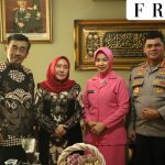 Sambut Hari Bhayangkara ke-80, Kabid Humas Polda Jabar Kunjungi Purnawirawan Irjen Pol (P) Adang Rochyana
